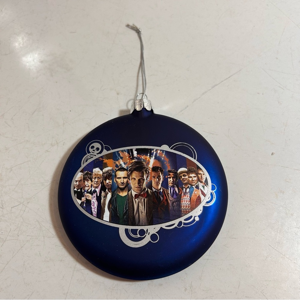 Doctor Who handcrafted glass Christmas tree ornament - Picture 3 of 8
